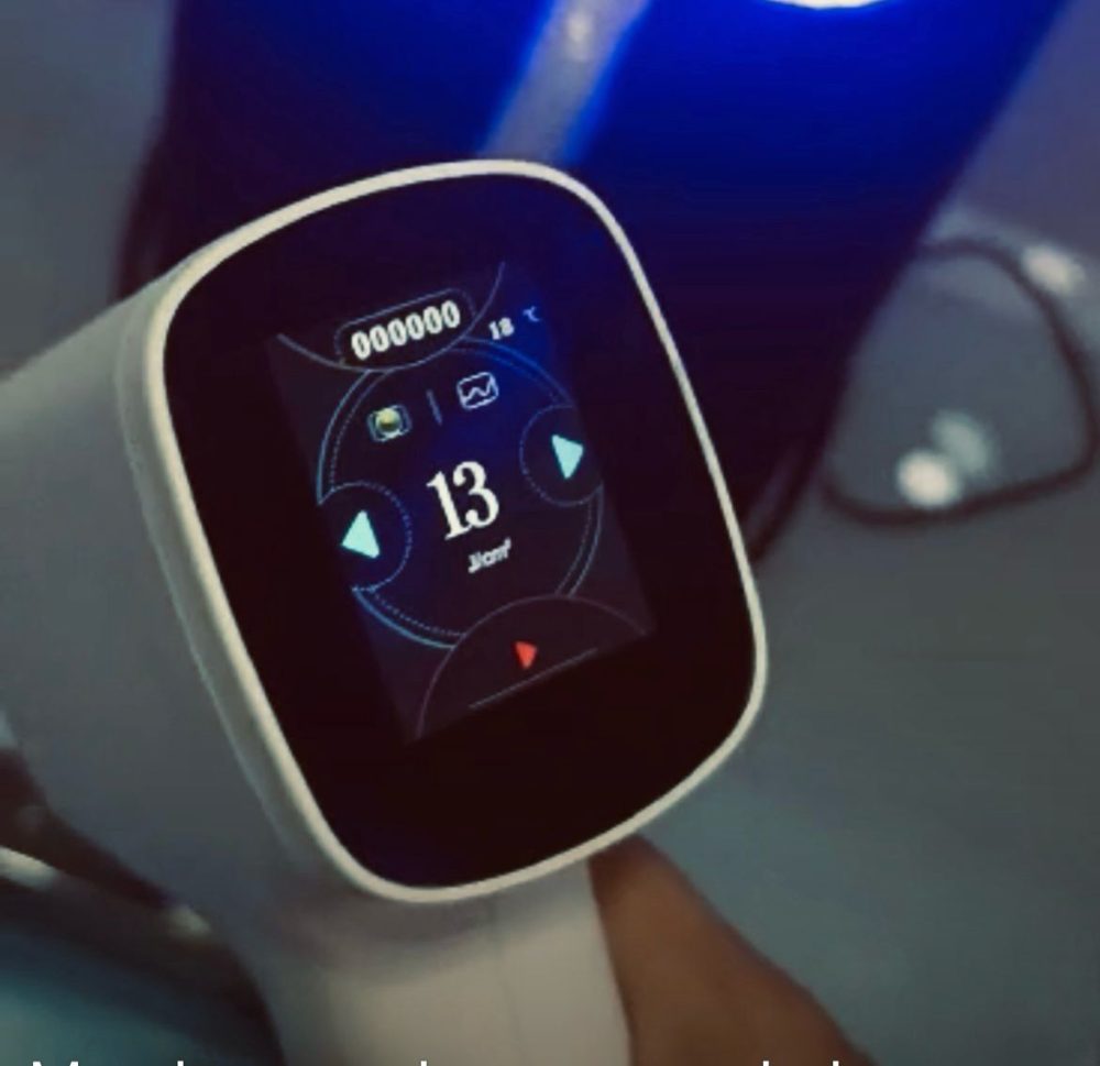 Handstuk met display van de Diode ICE 4-Wave Master