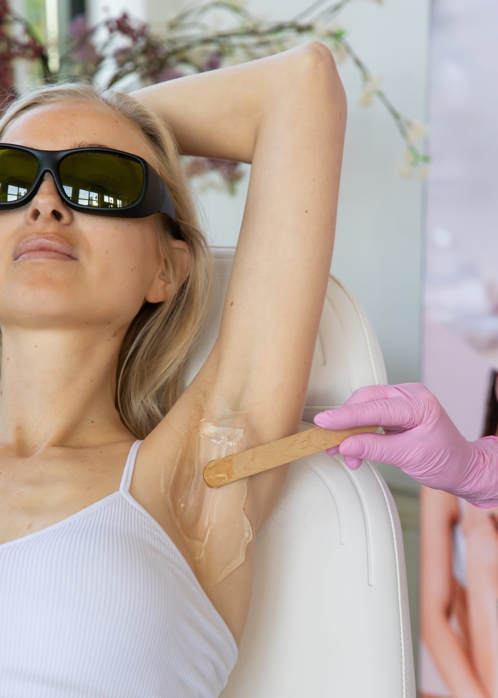 Contactgel wordt aangebracht voor de laserbehandeling
